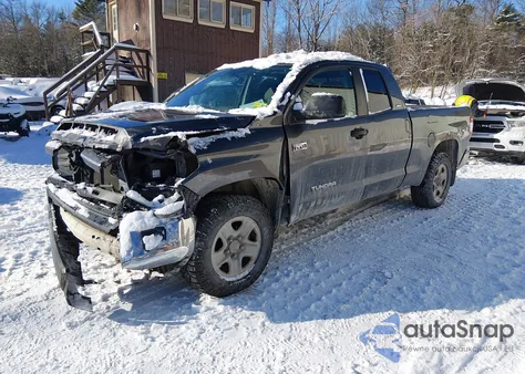 2014 Toyota Tundra Sr5 5.7L V8 z USA, uszkodzony, nr VIN 5TFUY5F17EX332412